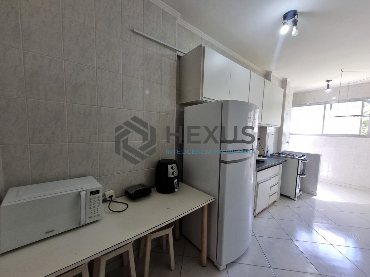 Foto 13 de Apartamento com despesas baixas a duas quadras da Praia das Pitangueiras, Guaruja