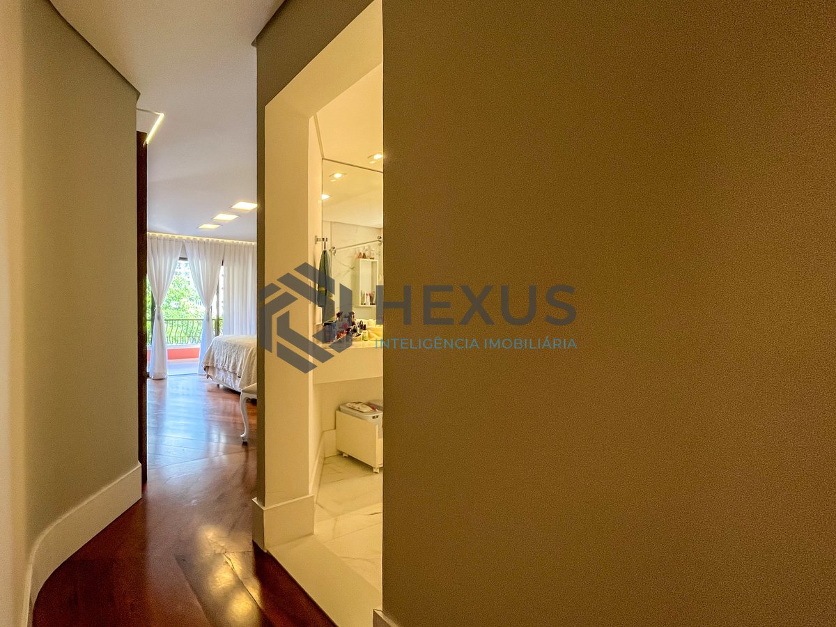 Foto 21 de Apartamento reformado com varanda e lazer a 150m da Praia das Pitangueiras, Guarujá