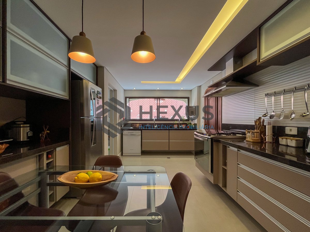 Foto 30 de Apartamento reformado com varanda e lazer a 150m da Praia das Pitangueiras, Guarujá