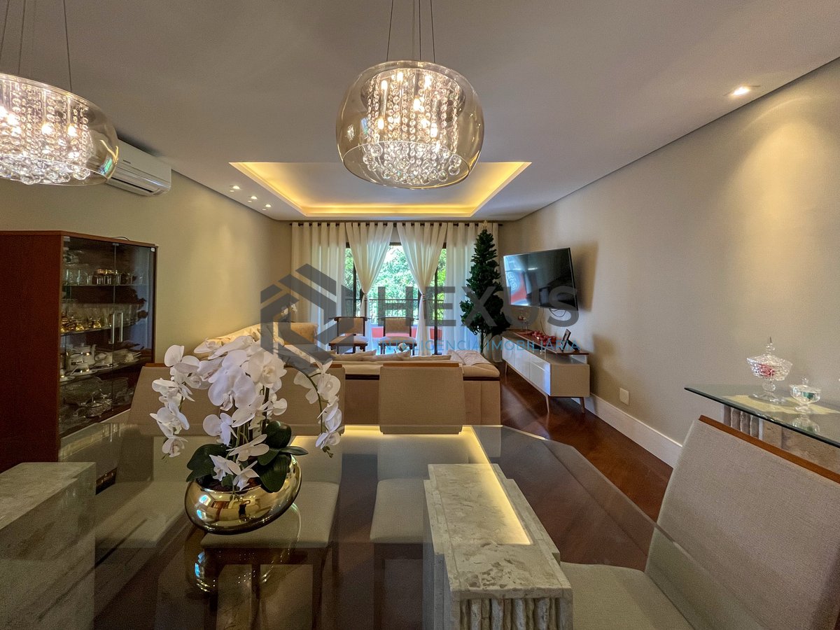 Foto 4 de Apartamento reformado com varanda e lazer a 150m da Praia das Pitangueiras, Guarujá