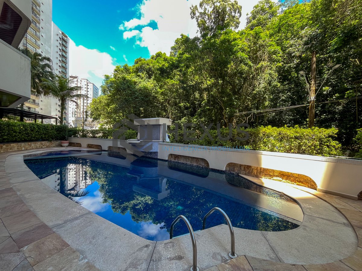 Foto 37 de Apartamento reformado com varanda e lazer a 150m da Praia das Pitangueiras, Guarujá