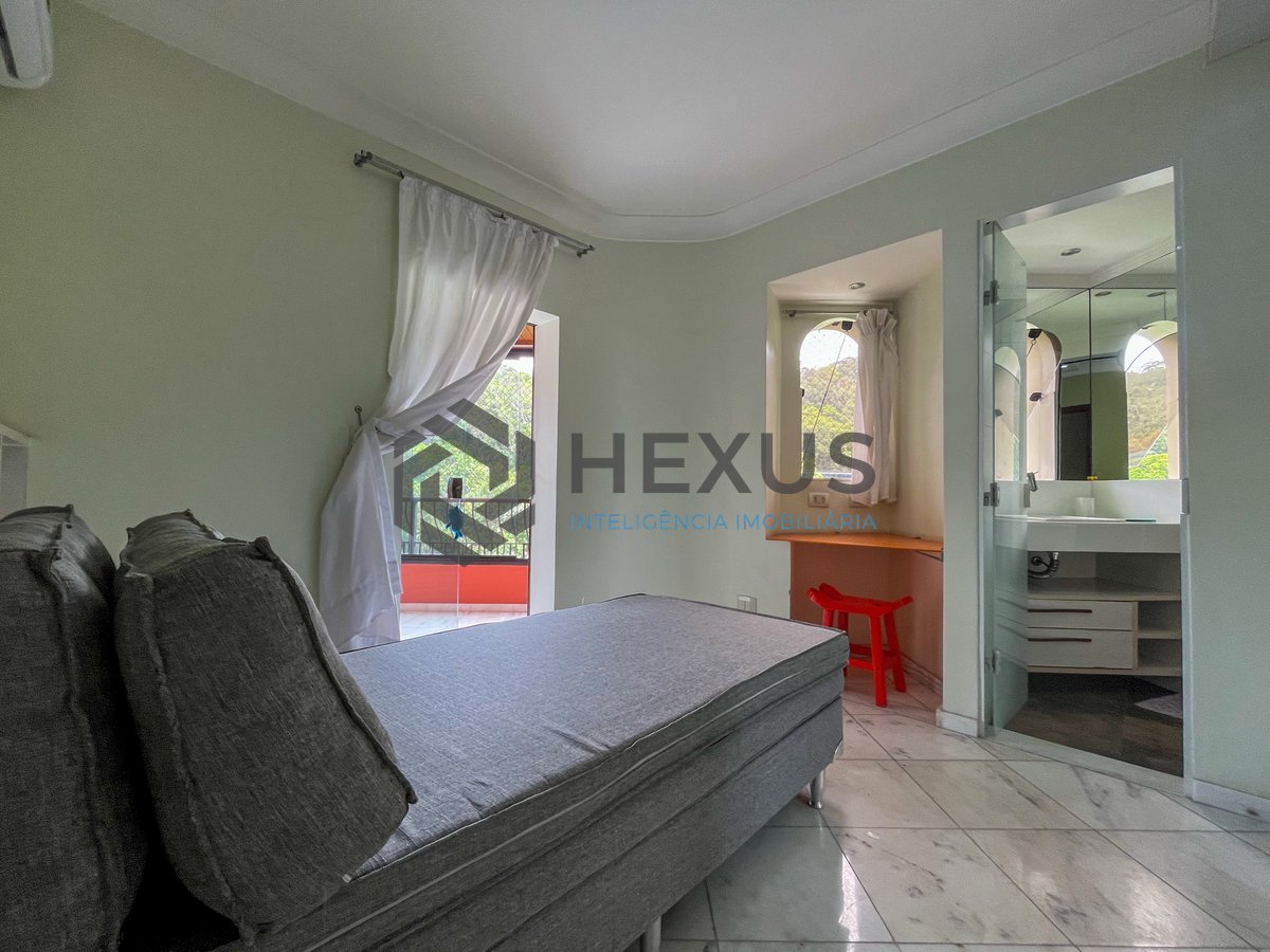 Foto 18 de Apartamento com varanda e lazer na Praia das Pitangueiras, Guaruja