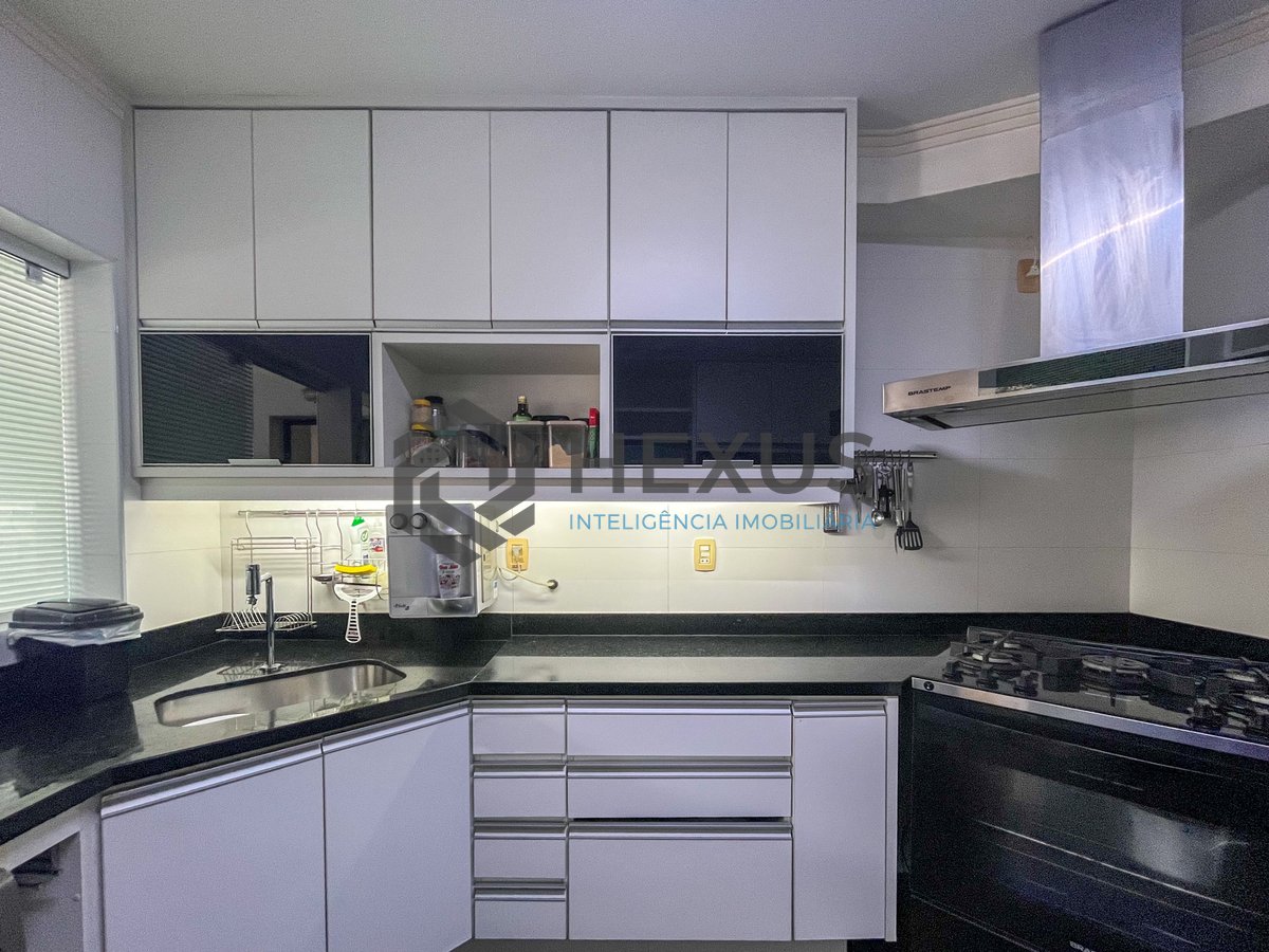 Foto 30 de Apartamento com varanda e lazer na Praia das Pitangueiras, Guaruja