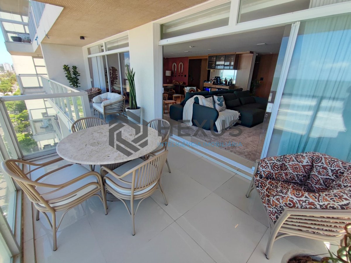Foto 16 de Apartamento reformado frente mar com varanda vista mar na Praia das Pitangueiras, Guaruja