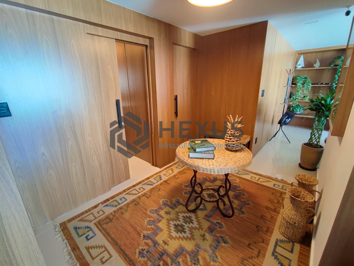 Foto 20 de Apartamento reformado frente mar com varanda vista mar na Praia das Pitangueiras, Guaruja