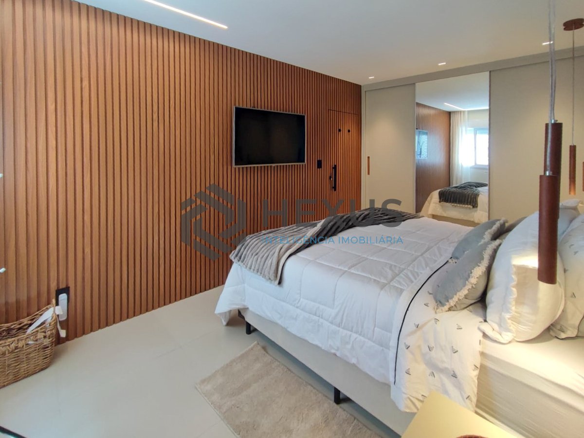 Foto 30 de Apartamento reformado frente mar com varanda vista mar na Praia das Pitangueiras, Guaruja