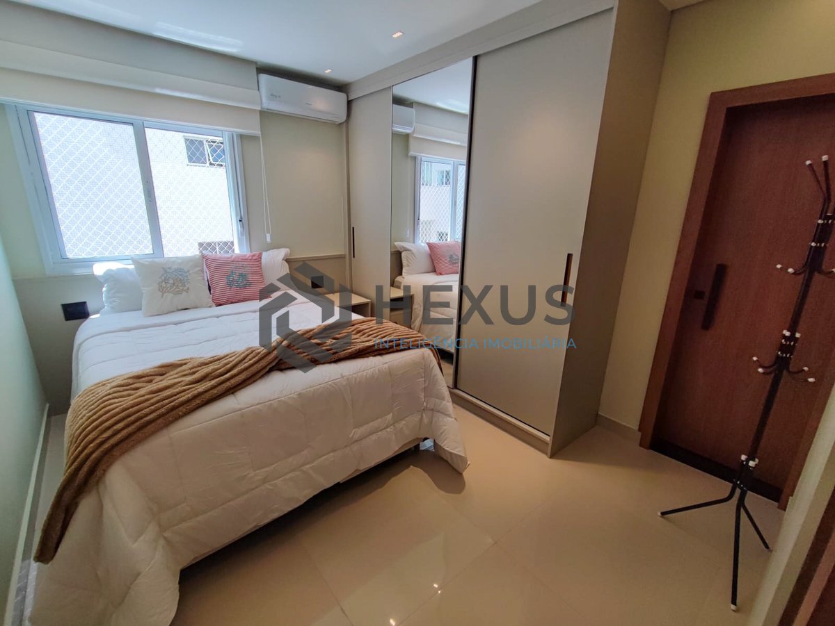 Foto 34 de Apartamento reformado frente mar com varanda vista mar na Praia das Pitangueiras, Guaruja