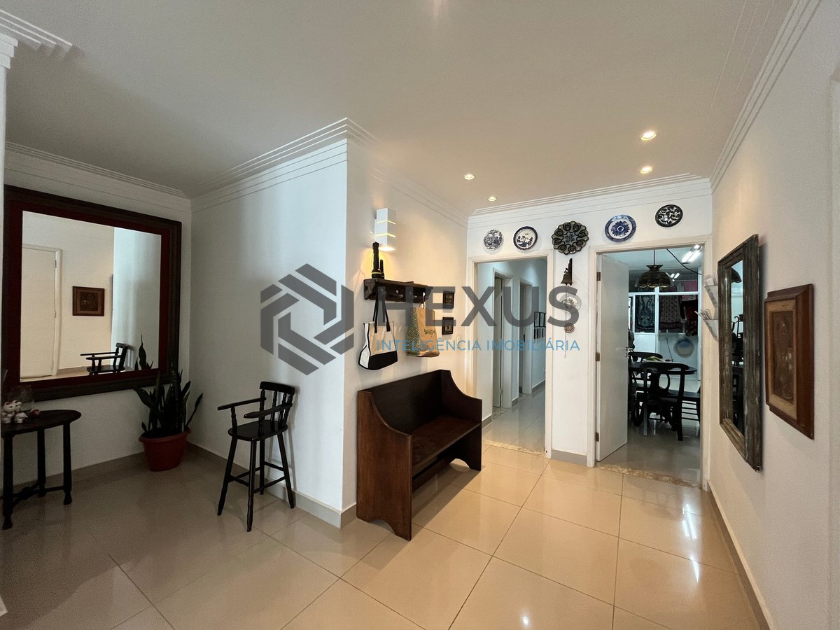 Foto 11 de Apartamento reformado frente mar com varanda na Praia das Pitangueiras, Guaruja