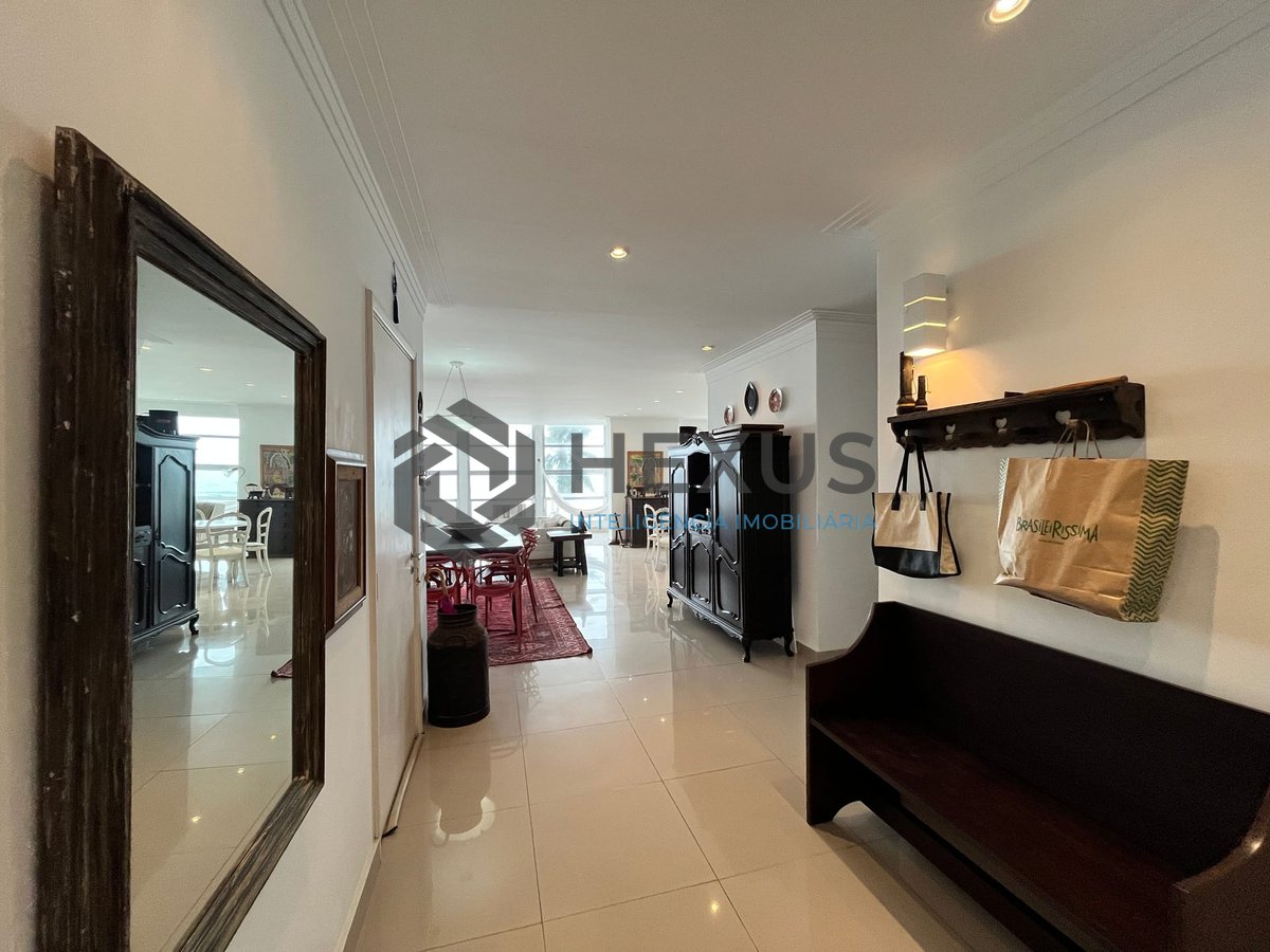 Foto 10 de Apartamento reformado frente mar com varanda na Praia das Pitangueiras, Guaruja