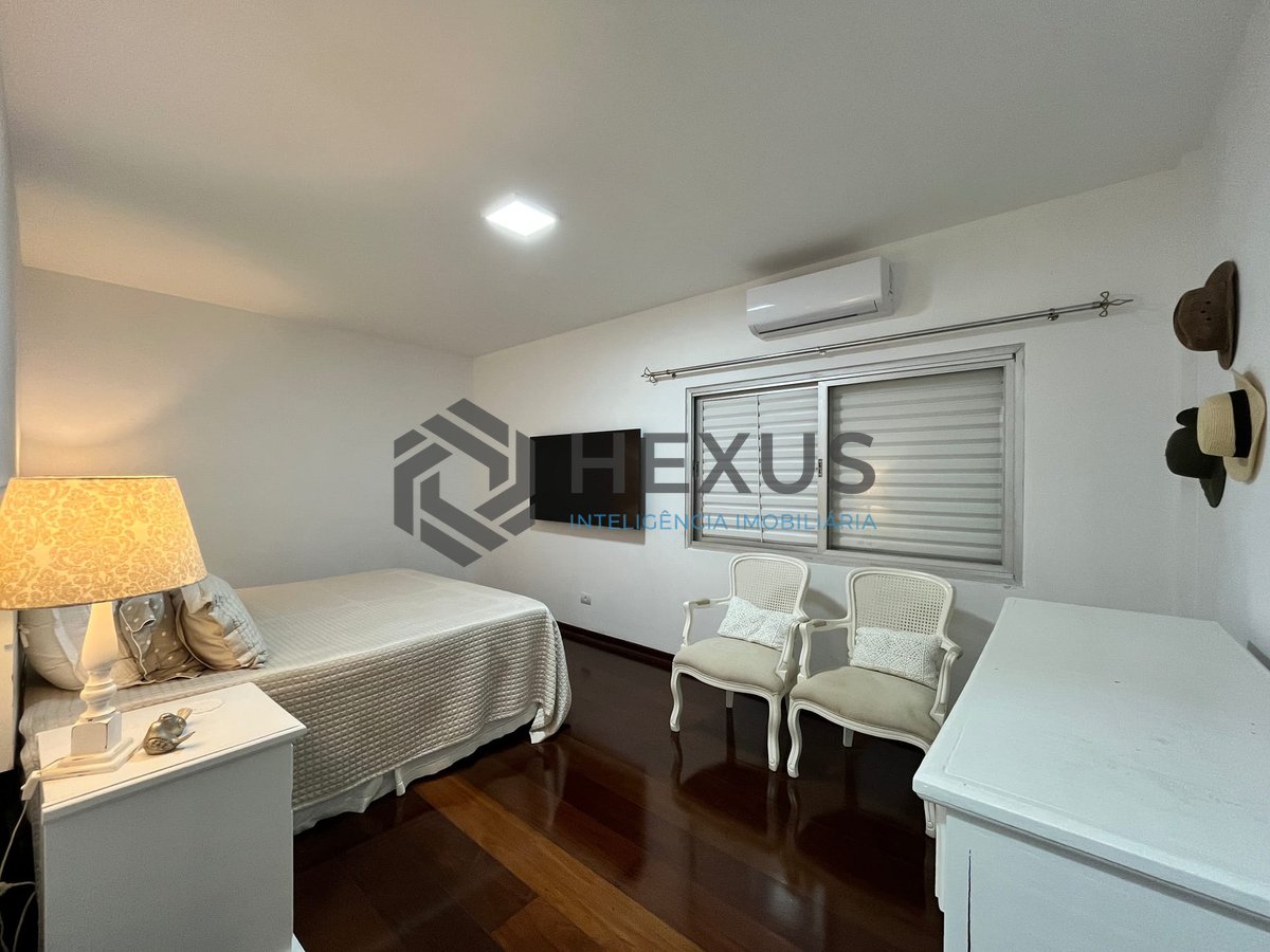 Foto 20 de Apartamento reformado com vista mar na quadra mar da Praia das Pitangueira, Guaruja