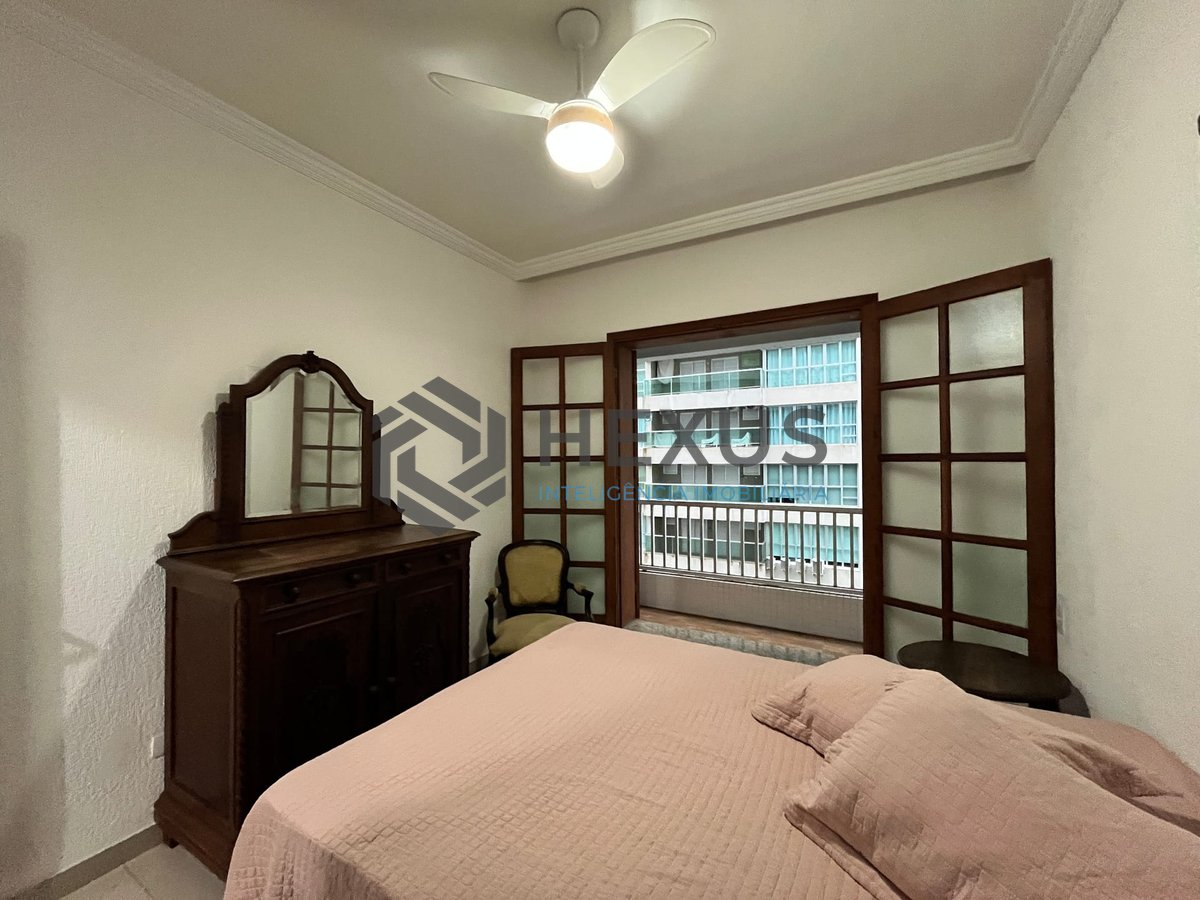 Foto 14 de Apartamento com varanda e vista mar na quadra mar da Praia das Pitangueiras, Guaruja