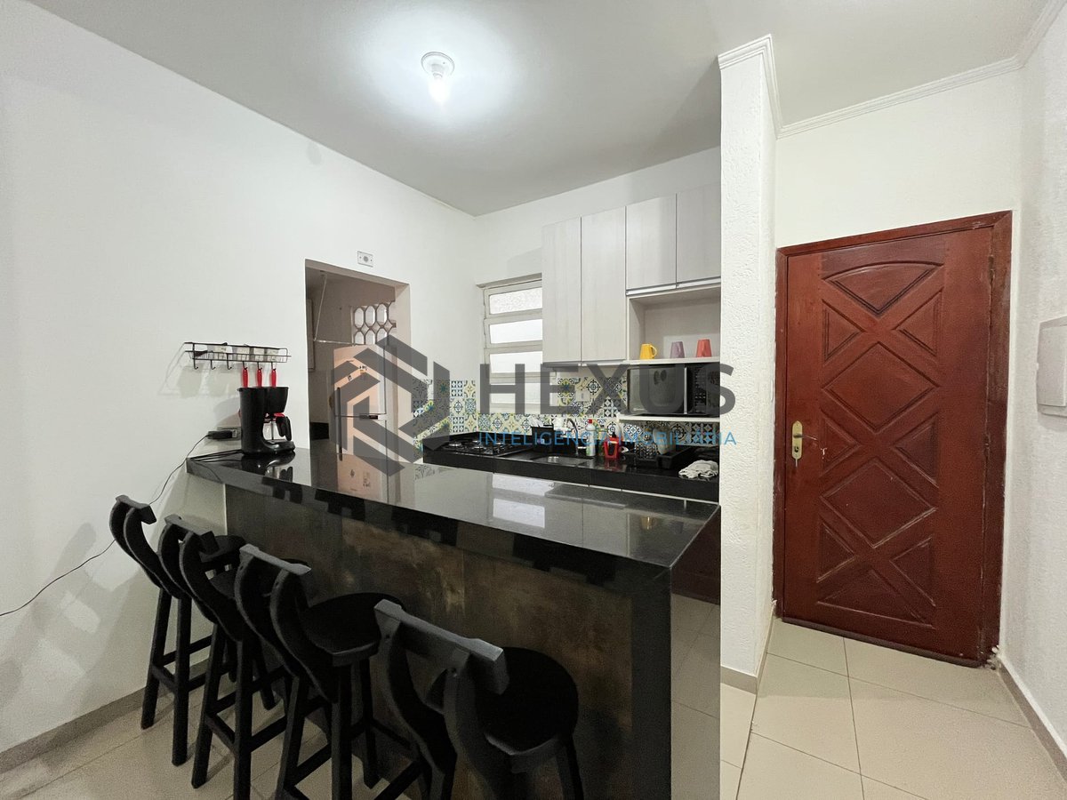 Foto 6 de Apartamento com varanda e vista mar na quadra mar da Praia das Pitangueiras, Guaruja