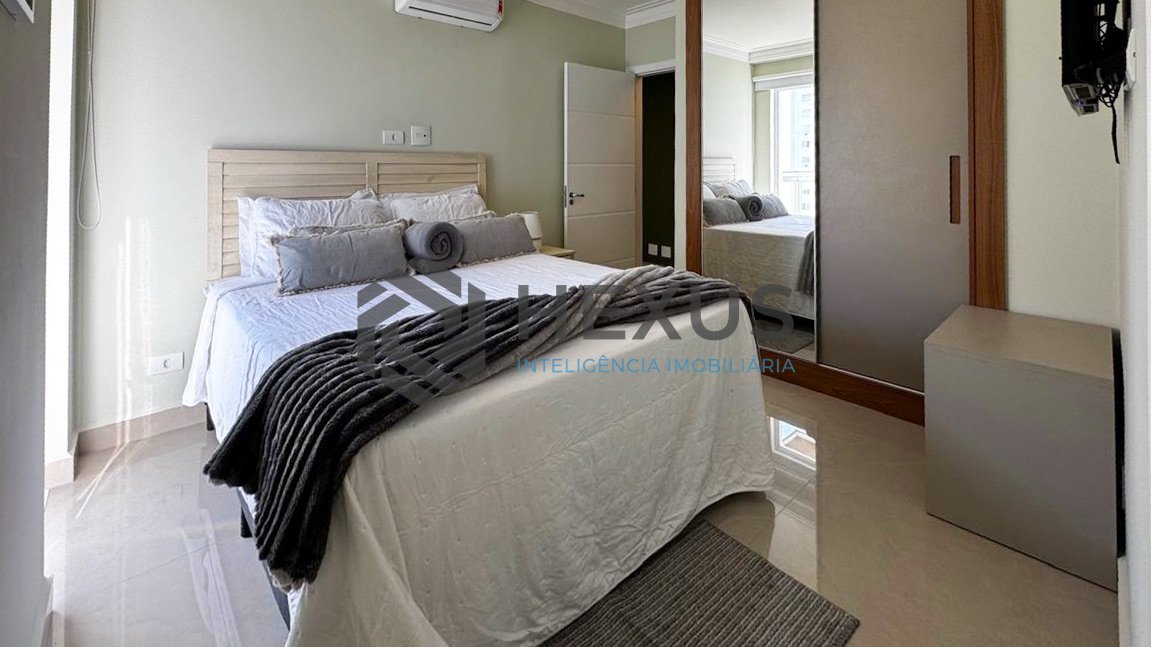 Foto 24 de Apartamento reformado frente mar com varanda na Praia das Pitangueiras, Guaruja