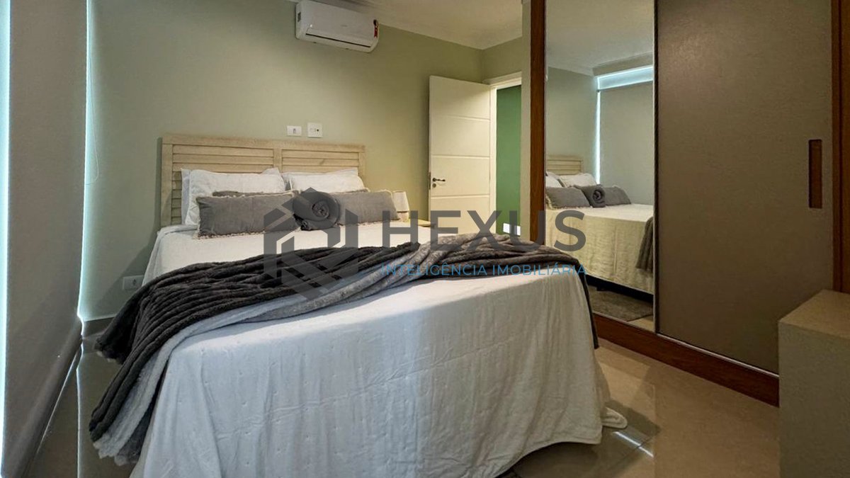 Foto 25 de Apartamento reformado frente mar com varanda na Praia das Pitangueiras, Guaruja