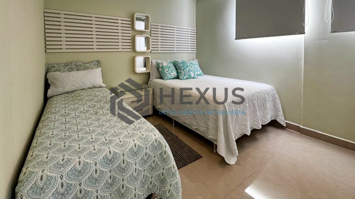 Foto 27 de Apartamento reformado frente mar com varanda na Praia das Pitangueiras, Guaruja