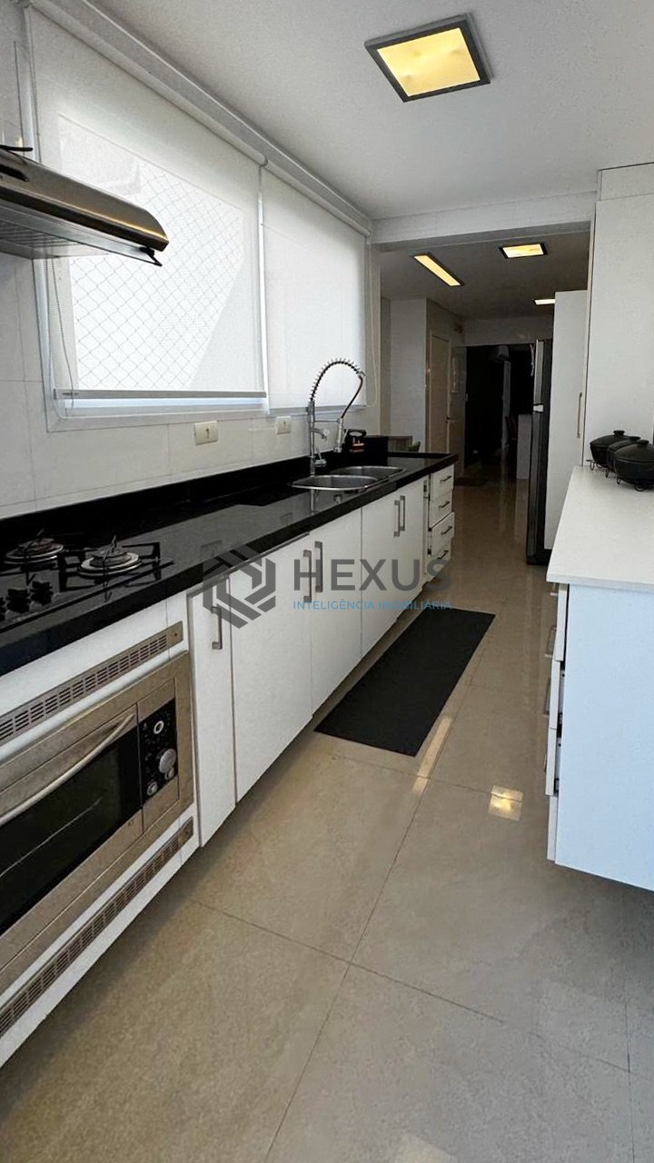 Foto 29 de Apartamento reformado frente mar com varanda na Praia das Pitangueiras, Guaruja