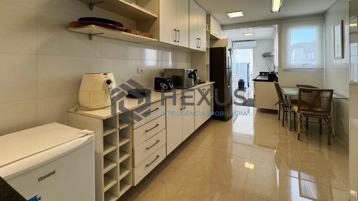 Foto 31 de Apartamento reformado frente mar com varanda na Praia das Pitangueiras, Guaruja