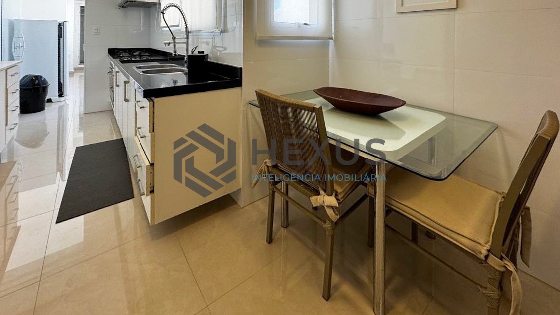 Foto 32 de Apartamento reformado frente mar com varanda na Praia das Pitangueiras, Guaruja