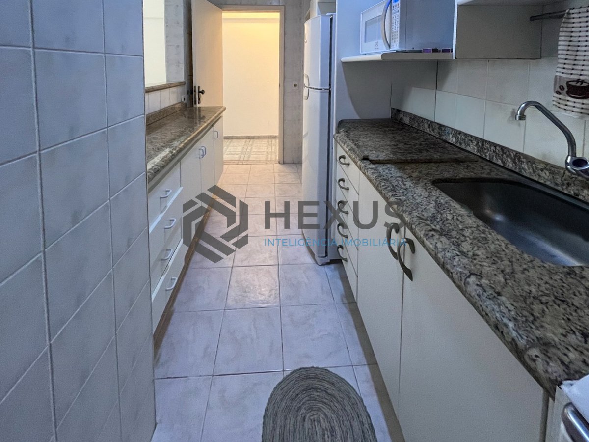 Foto 10 de Apartamento beira mar com varanda e lazer de clube na Praia da Enseada, Guaruja