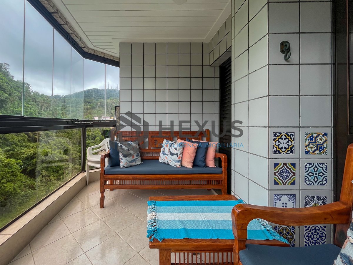 Foto 2 de Apartamento beira mar com varanda e lazer na Praia da Enseada, Guaruja