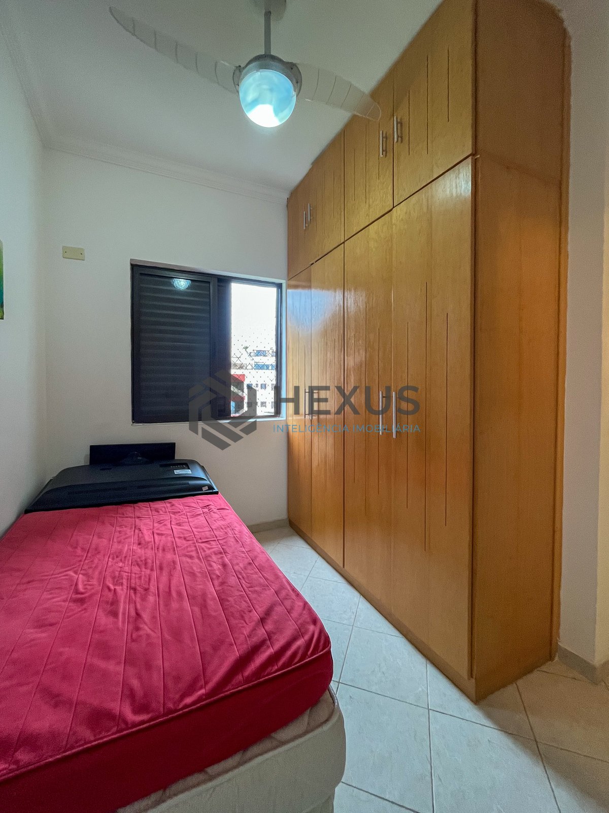 Foto 13 de Apartamento beira mar com varanda e lazer na Praia da Enseada, Guaruja