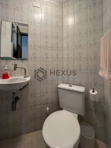 Foto 14 de Apartamento beira mar com varanda e lazer na Praia da Enseada, Guaruja