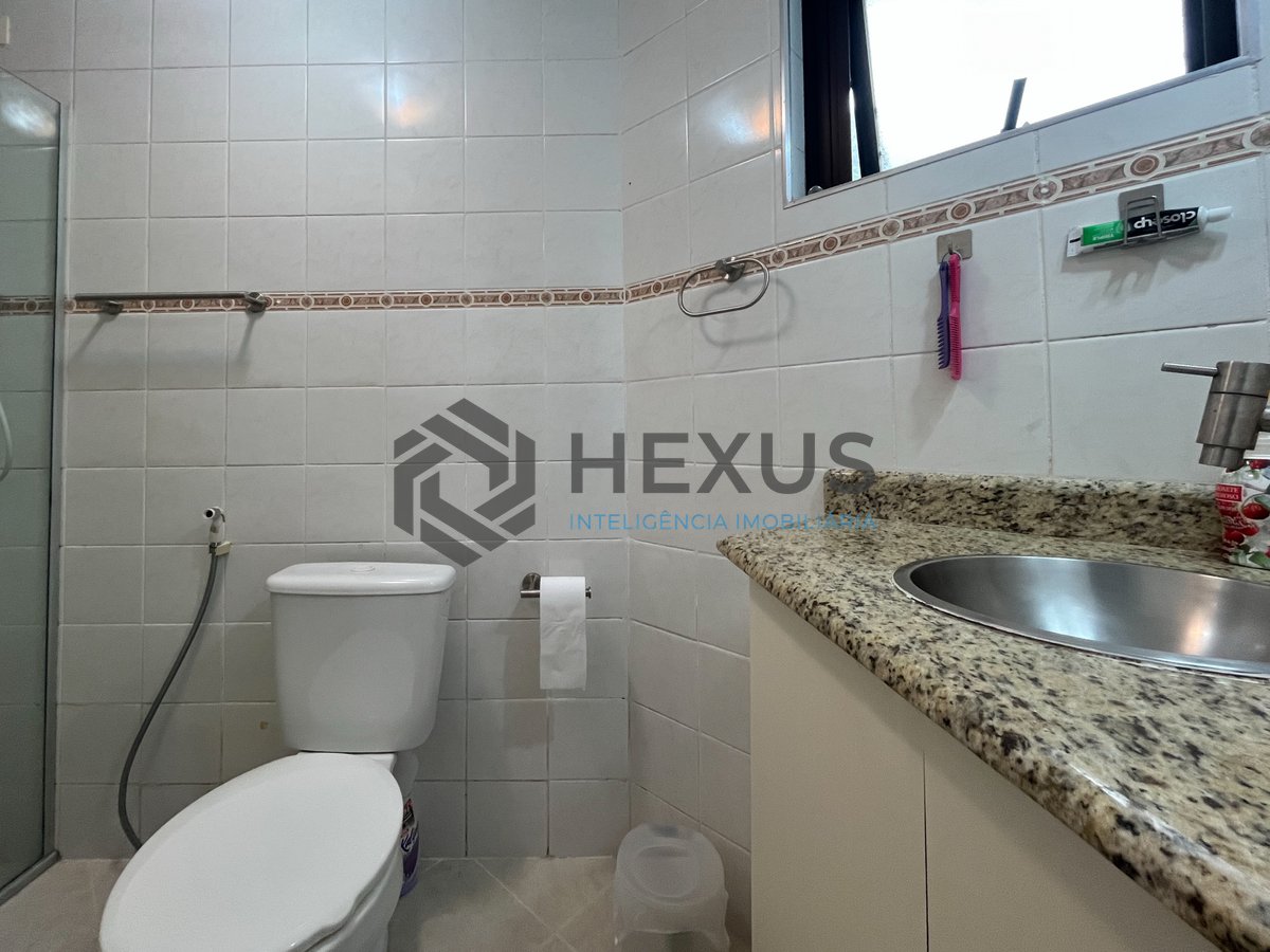 Foto 18 de Apartamento beira mar com varanda e lazer na Praia da Enseada, Guaruja