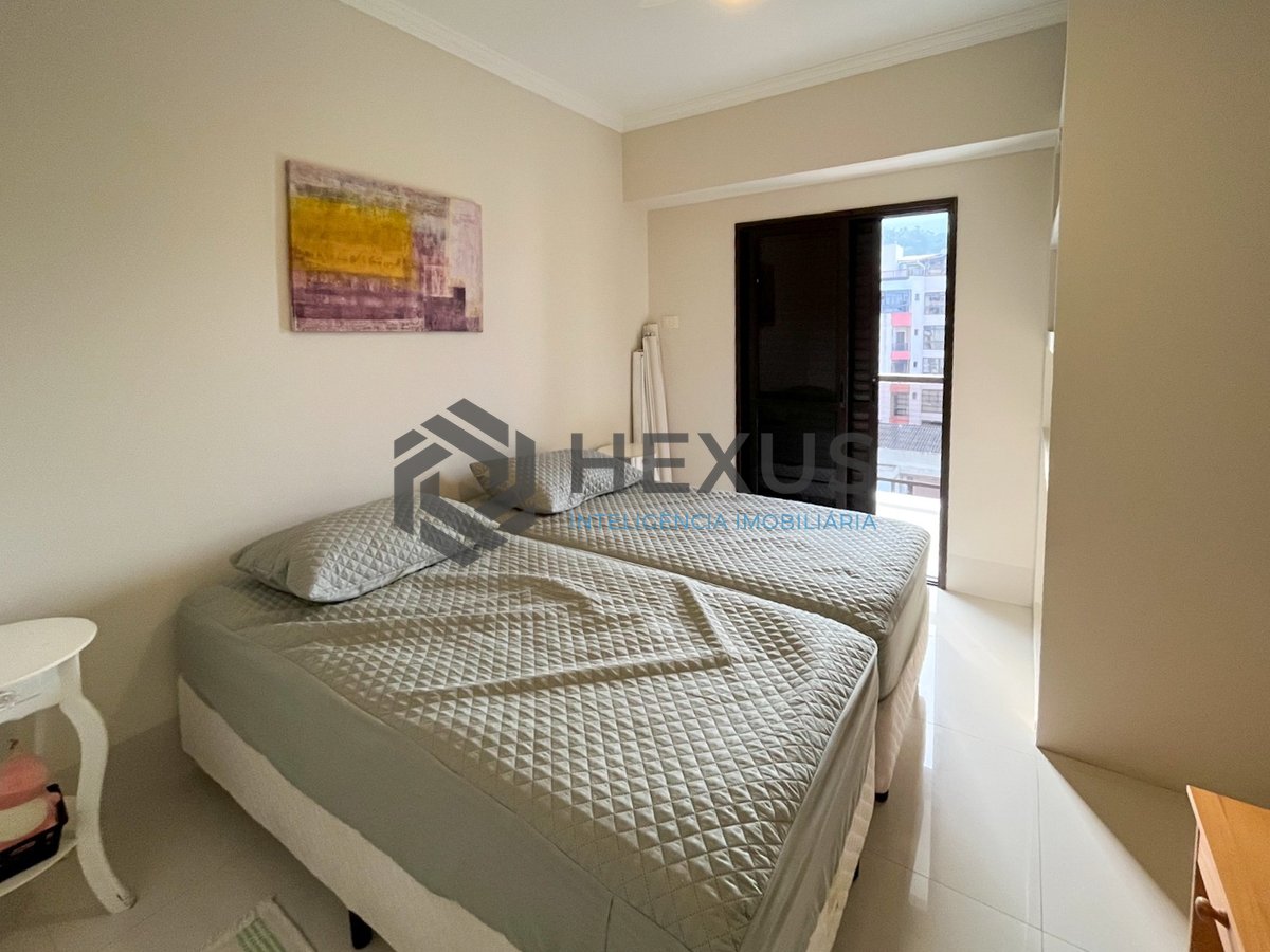 Foto 13 de Apartamento beira mar com varanda e lazer na Praia da Enseada, Guaruja