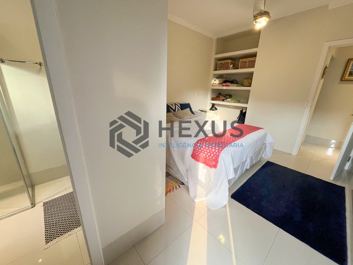 Foto 20 de Apartamento beira mar com varanda e lazer na Praia da Enseada, Guaruja