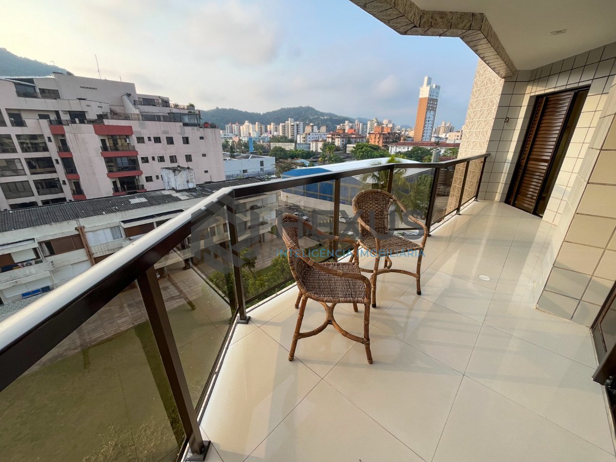 Foto 6 de Apartamento beira mar com varanda e lazer na Praia da Enseada, Guaruja