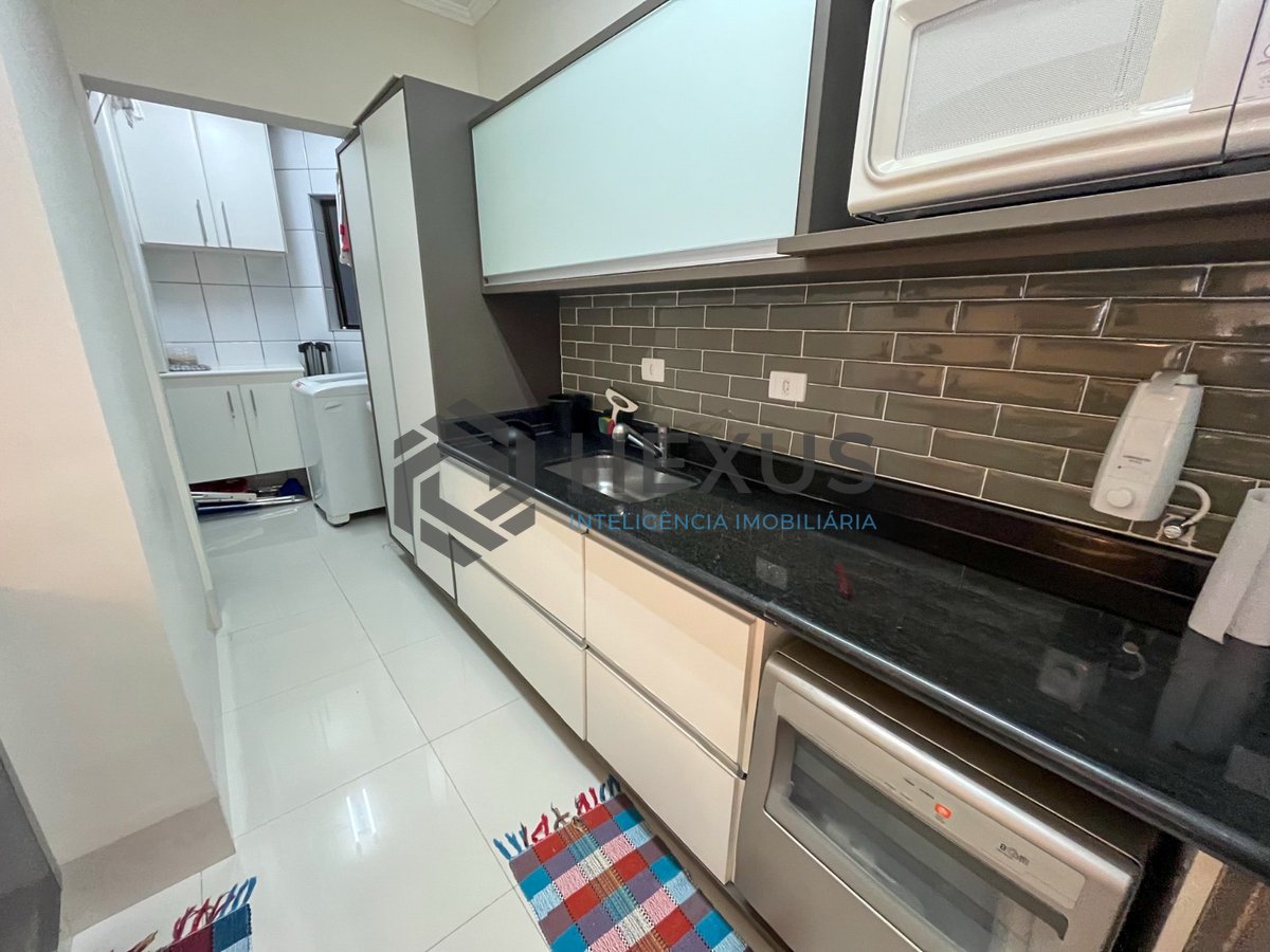 Foto 10 de Apartamento beira mar com varanda e lazer na Praia da Enseada, Guaruja