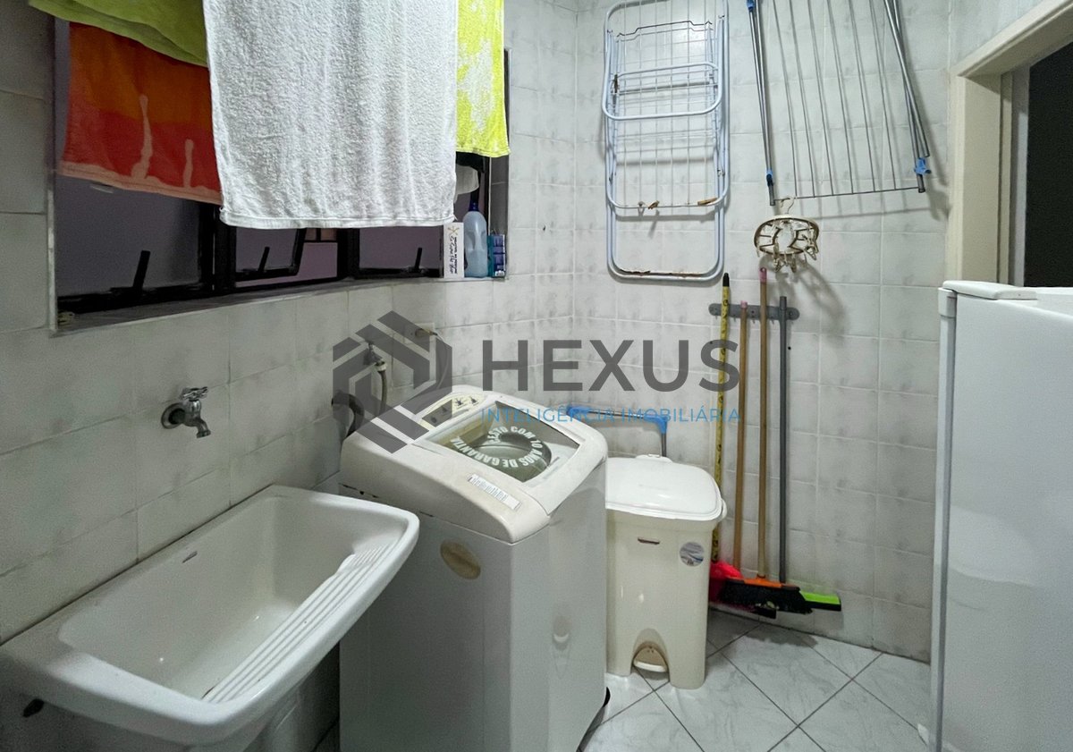 Foto 13 de Apartamento beira mar com varanda e lazer completo na Praia da Enseada, Guaruja