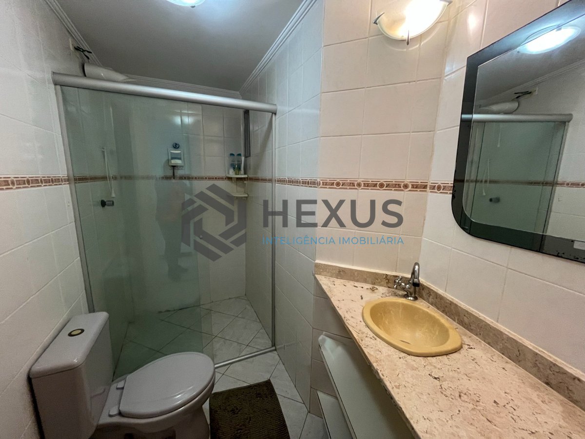 Foto 18 de Apartamento beira mar com varanda e lazer completo na Praia da Enseada, Guaruja