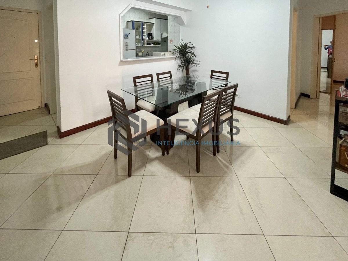 Foto 3 de Apartamento beira mar com varanda e lazer completo na Praia da Enseada, Guaruja