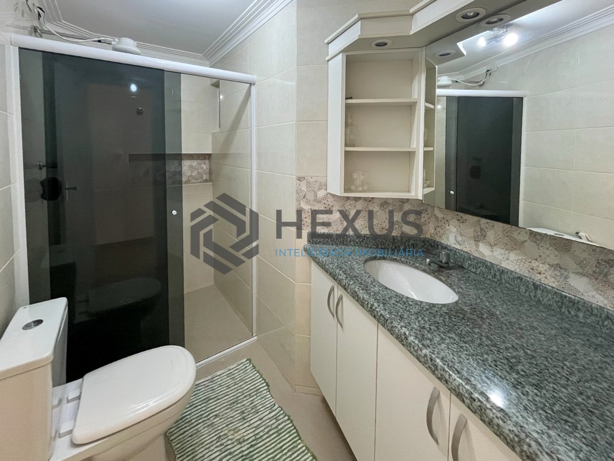 Foto 13 de Apartamento beira mar com varanda e lazer completo na Praia da Enseada, Guaruja