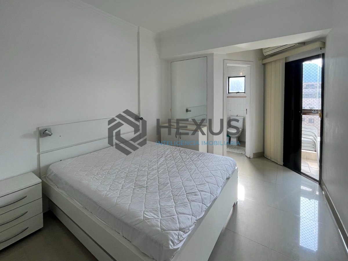 Foto 16 de Apartamento beira mar com varanda e lazer completo na Praia da Enseada, Guaruja