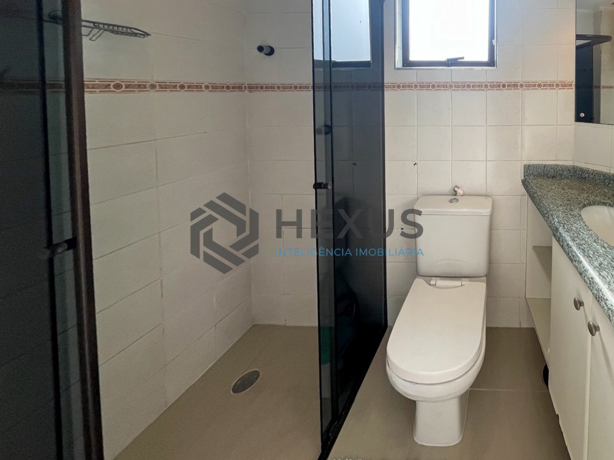 Foto 19 de Apartamento beira mar com varanda e lazer completo na Praia da Enseada, Guaruja