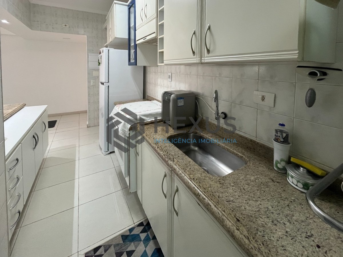 Foto 11 de Apartamento beira mar com varanda e lazer na Praia da Enseada, Guaruja