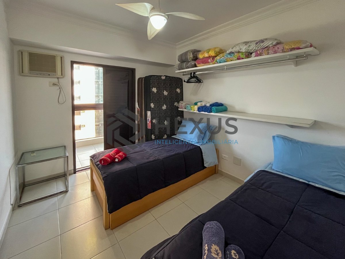 Foto 12 de Apartamento beira mar com varanda e lazer na Praia da Enseada, Guaruja