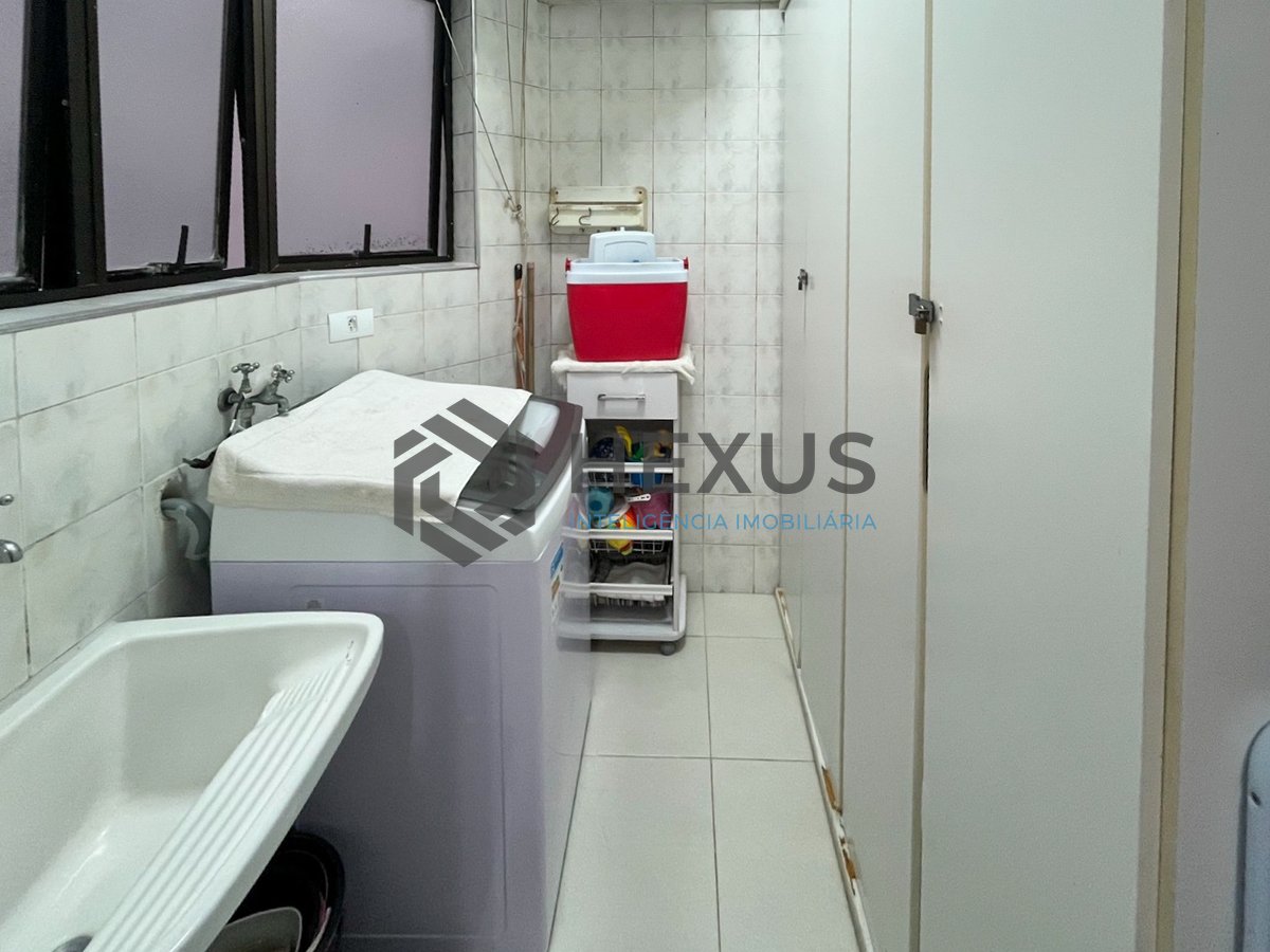 Foto 18 de Apartamento beira mar com varanda e lazer na Praia da Enseada, Guaruja