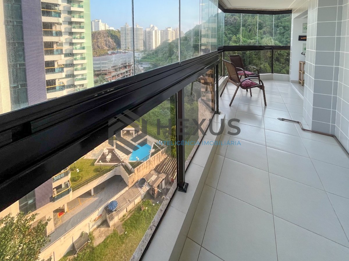 Foto 9 de Apartamento beira mar com varanda e lazer na Praia da Enseada, Guaruja