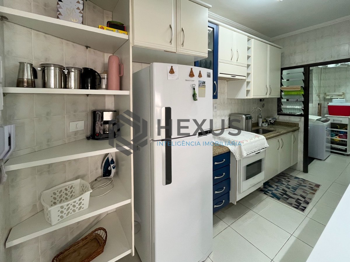 Foto 10 de Apartamento beira mar com varanda e lazer na Praia da Enseada, Guaruja