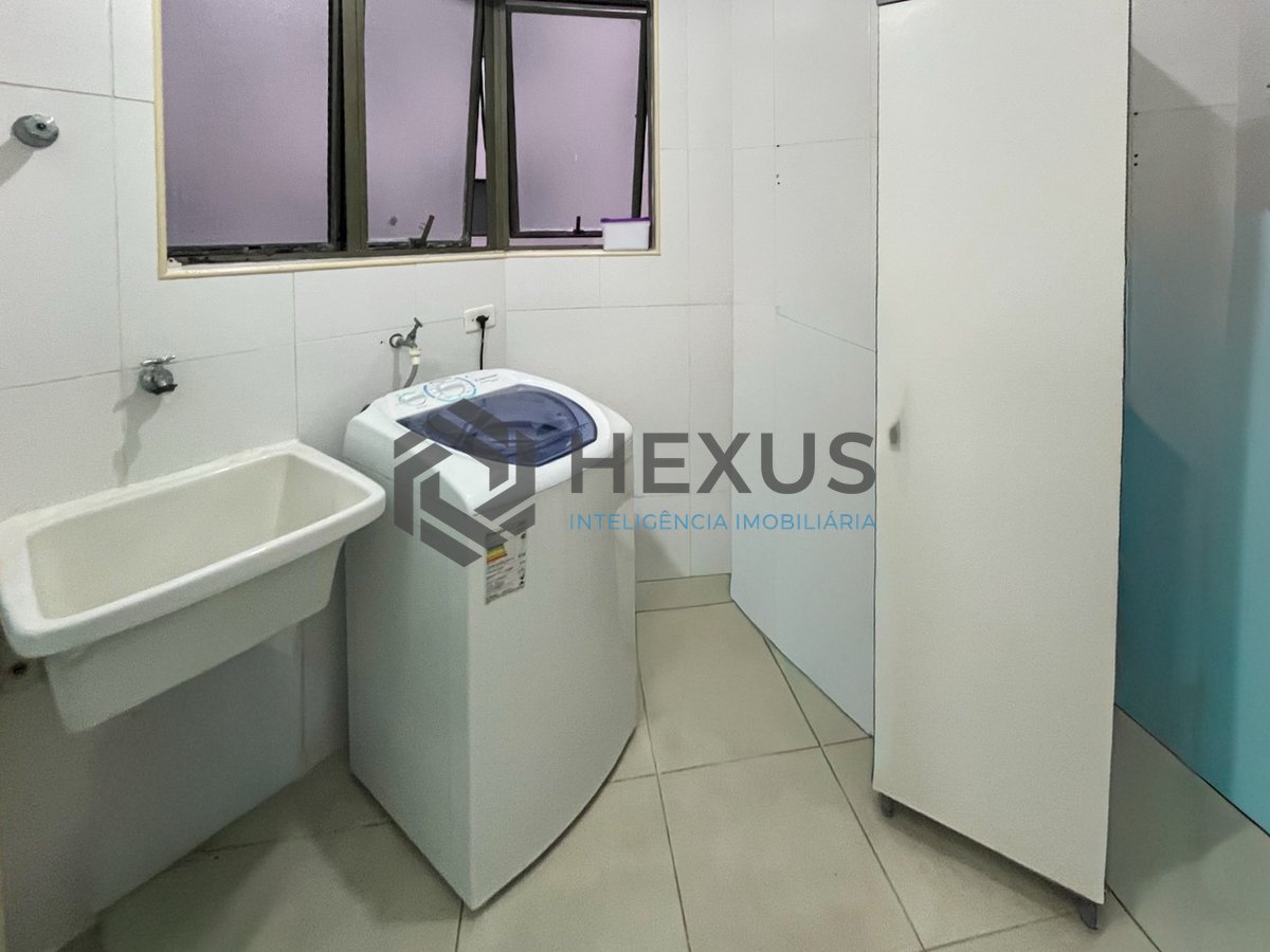 Foto 12 de Apartamento beira mar com varanda e lazer na Praia da Enseada, Guaruja