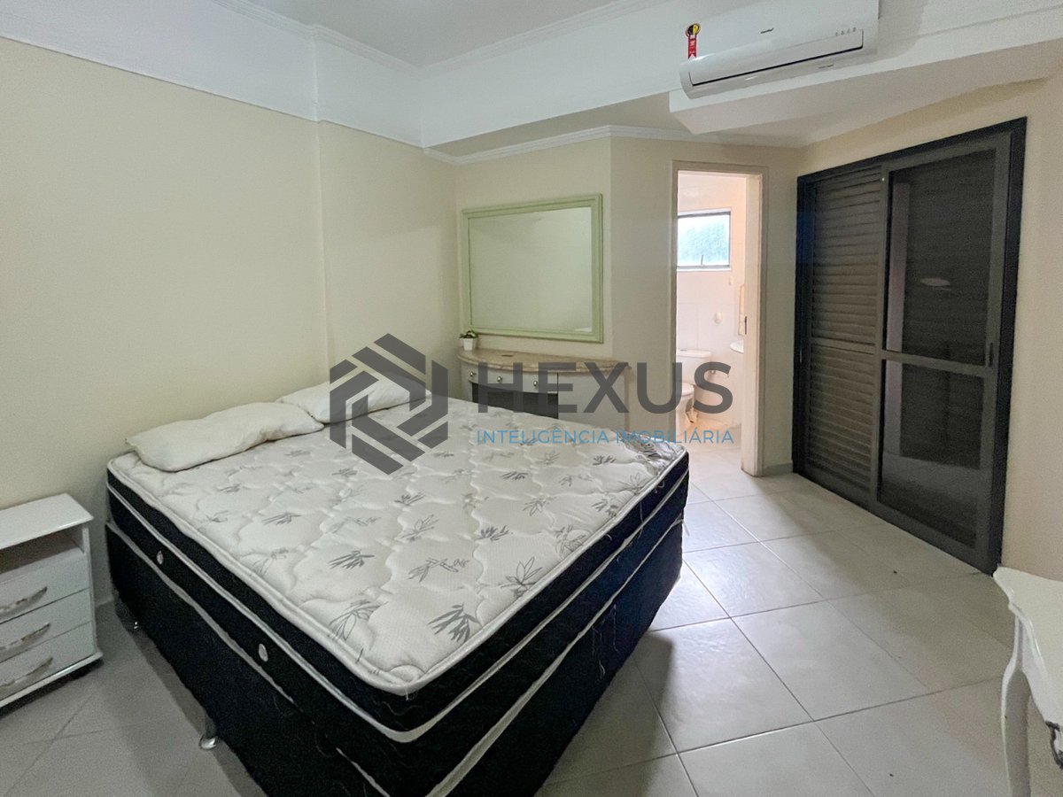 Foto 18 de Apartamento beira mar com varanda e lazer na Praia da Enseada, Guaruja