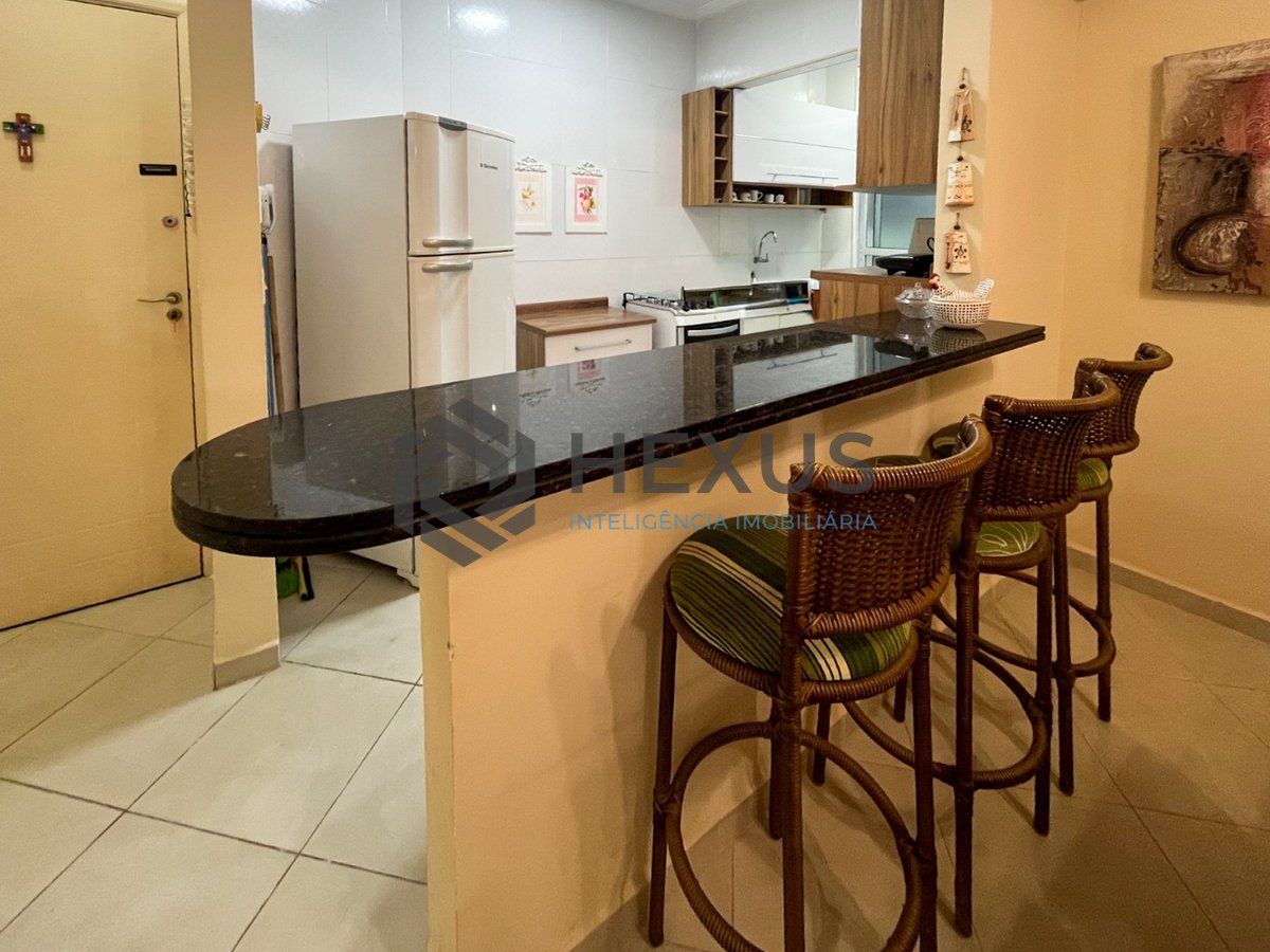 Foto 9 de Apartamento beira mar com varanda e lazer na Praia da Enseada, Guaruja
