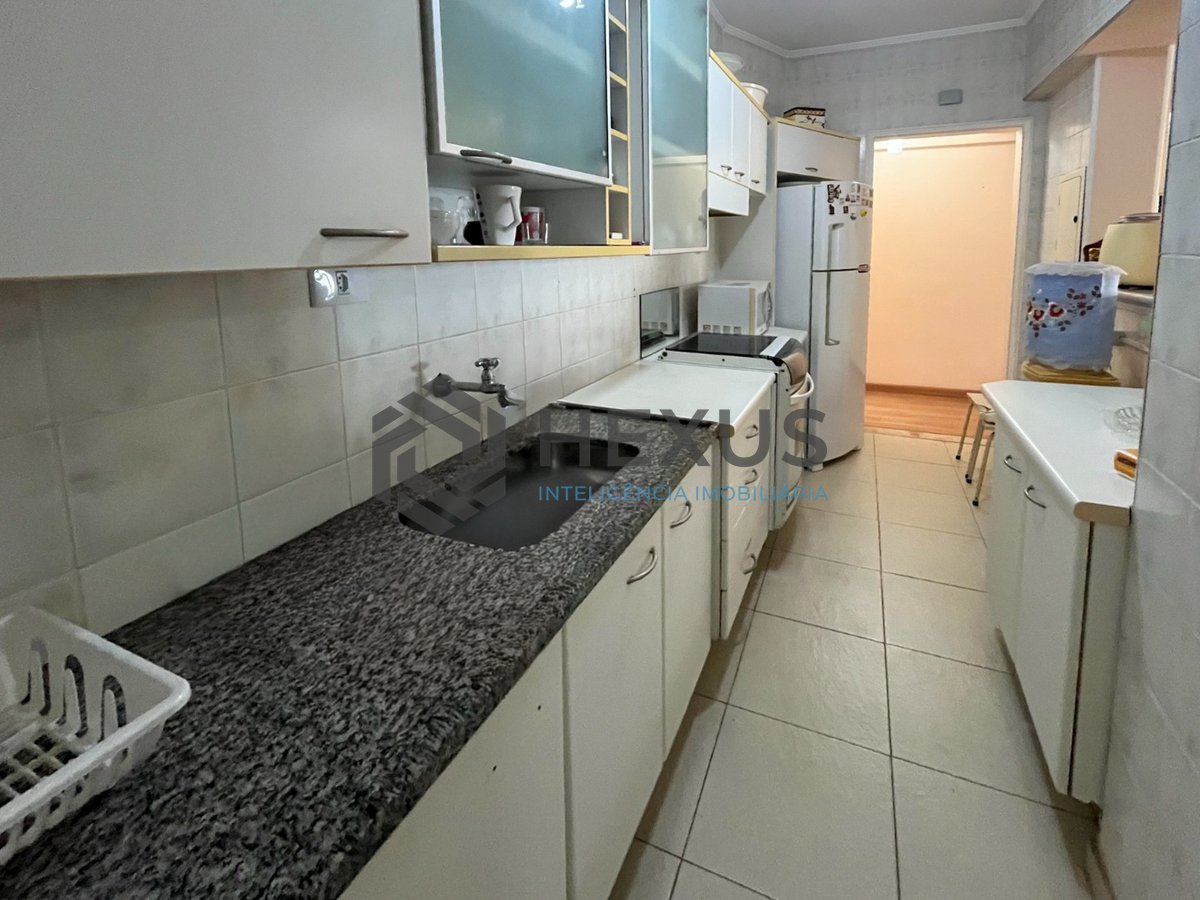 Foto 12 de Apartamento beira mar com varanda, vista mar e lazer na Praia da Enseada, Guaruja