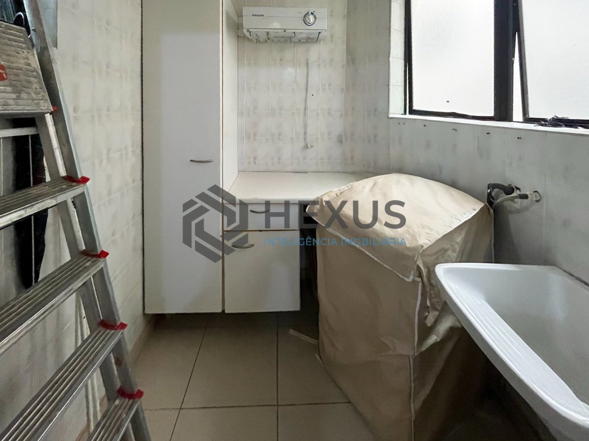 Foto 13 de Apartamento beira mar com varanda, vista mar e lazer na Praia da Enseada, Guaruja