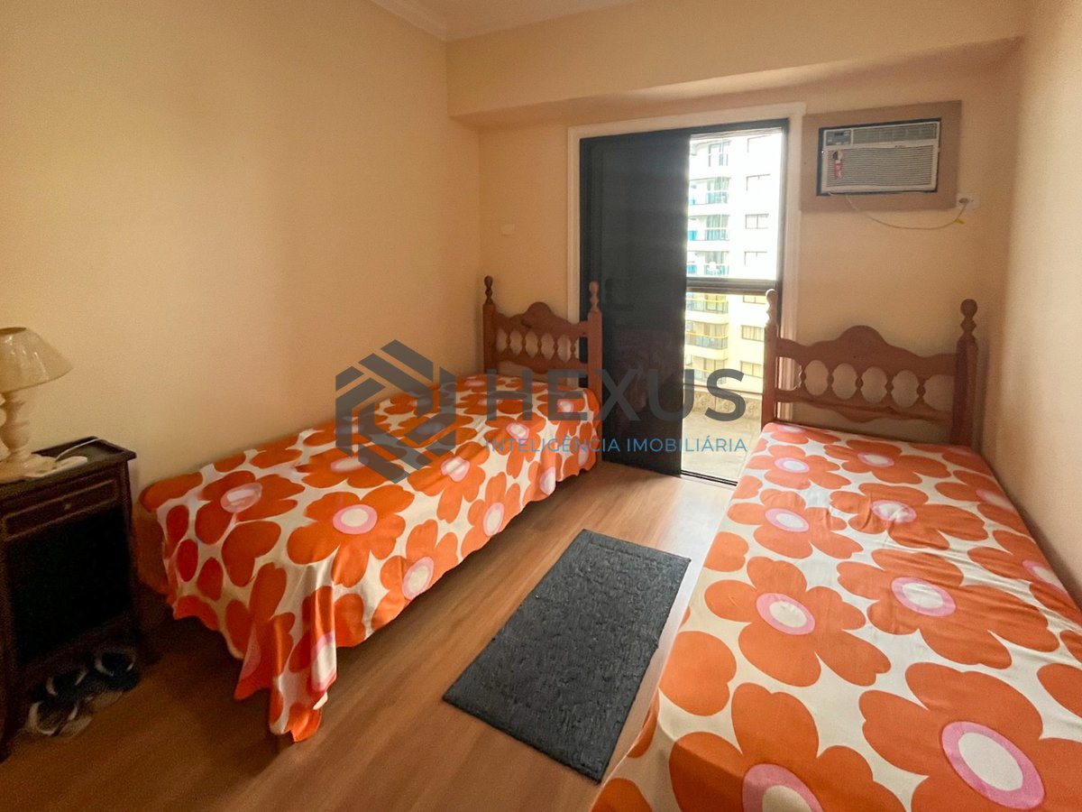 Foto 14 de Apartamento beira mar com varanda, vista mar e lazer na Praia da Enseada, Guaruja