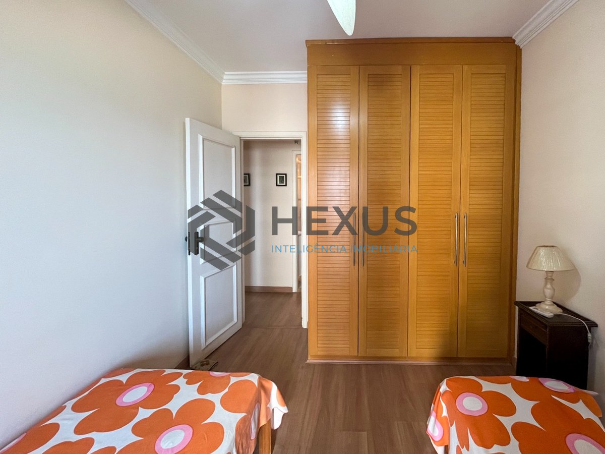 Foto 15 de Apartamento beira mar com varanda, vista mar e lazer na Praia da Enseada, Guaruja