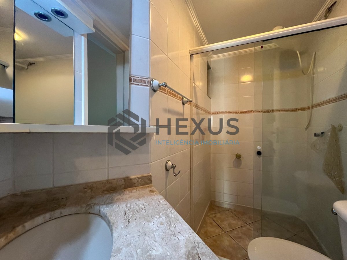 Foto 16 de Apartamento beira mar com varanda, vista mar e lazer na Praia da Enseada, Guaruja